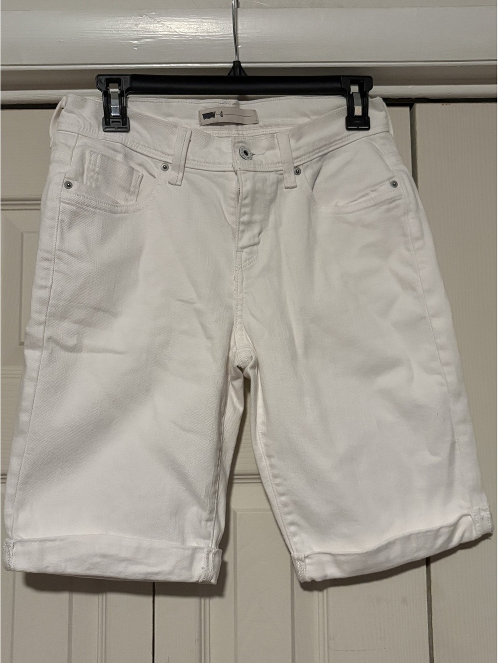 Vintage Levi's White Denim Bermuda Shorts Womens 4 Fisherman Core Coastal